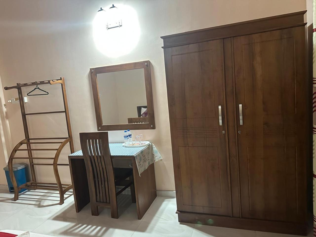 Lahiru Airport Villa Andiambalama Exterior photo