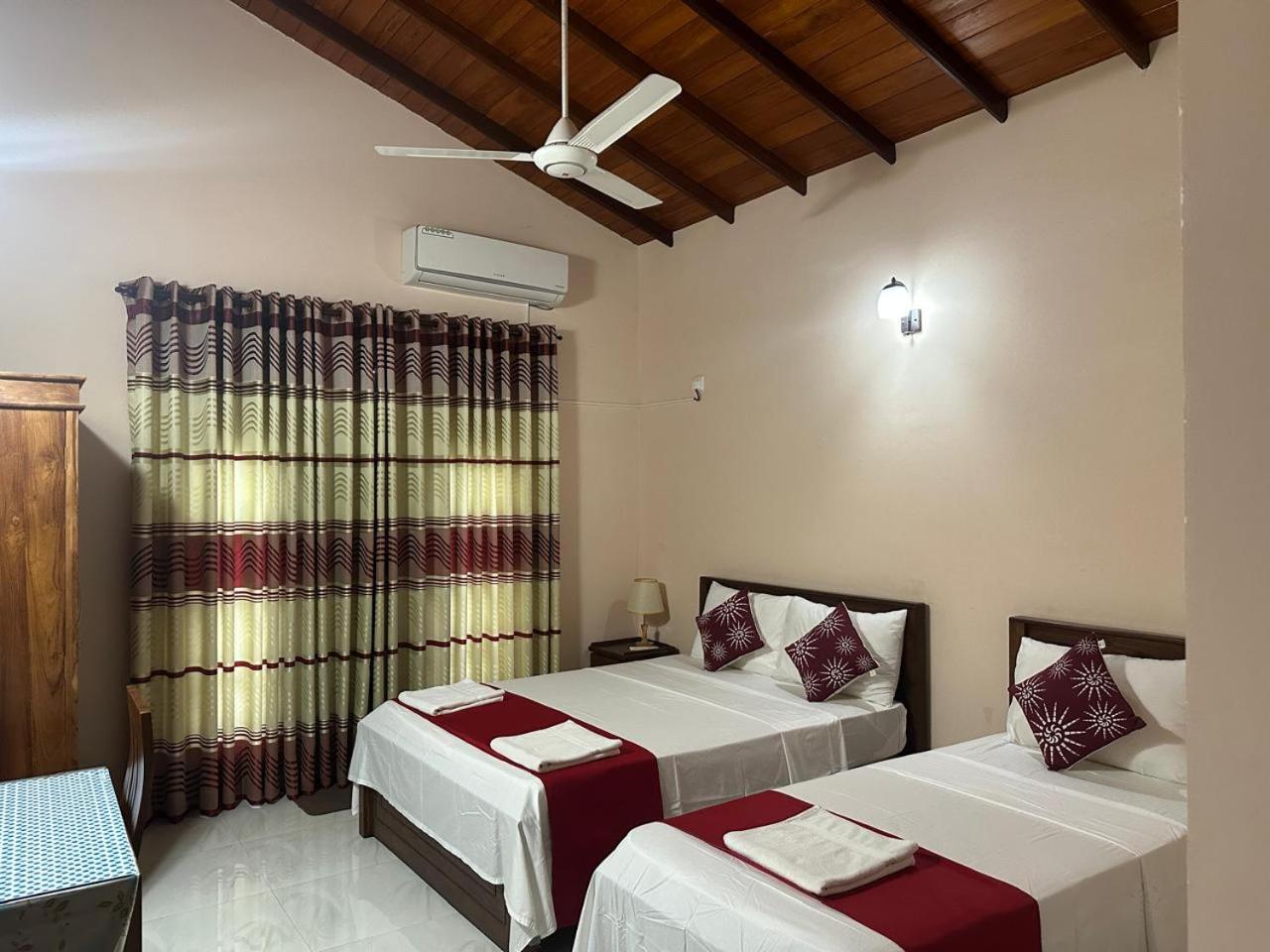 Lahiru Airport Villa Andiambalama Exterior photo