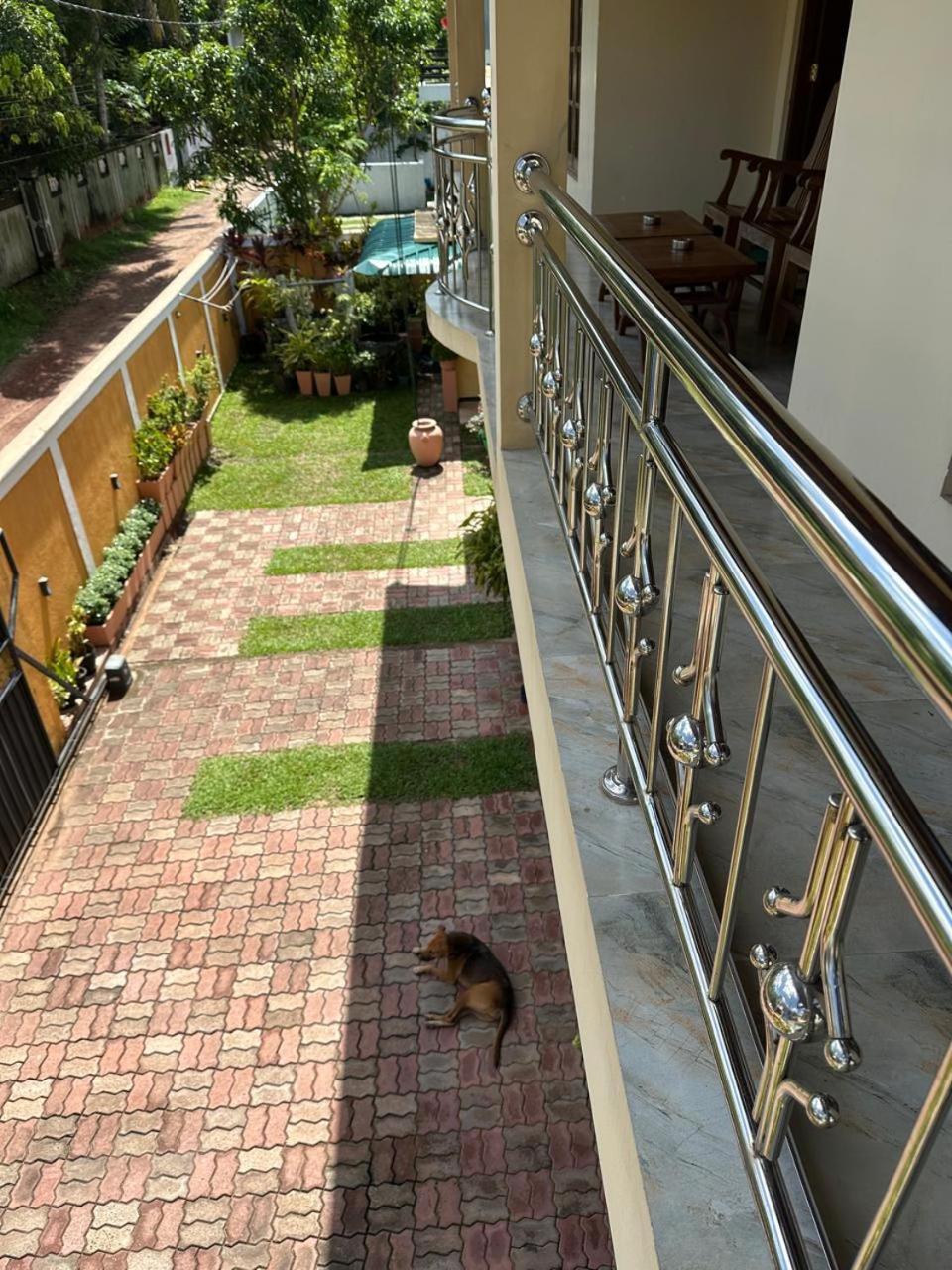 Lahiru Airport Villa Andiambalama Exterior photo