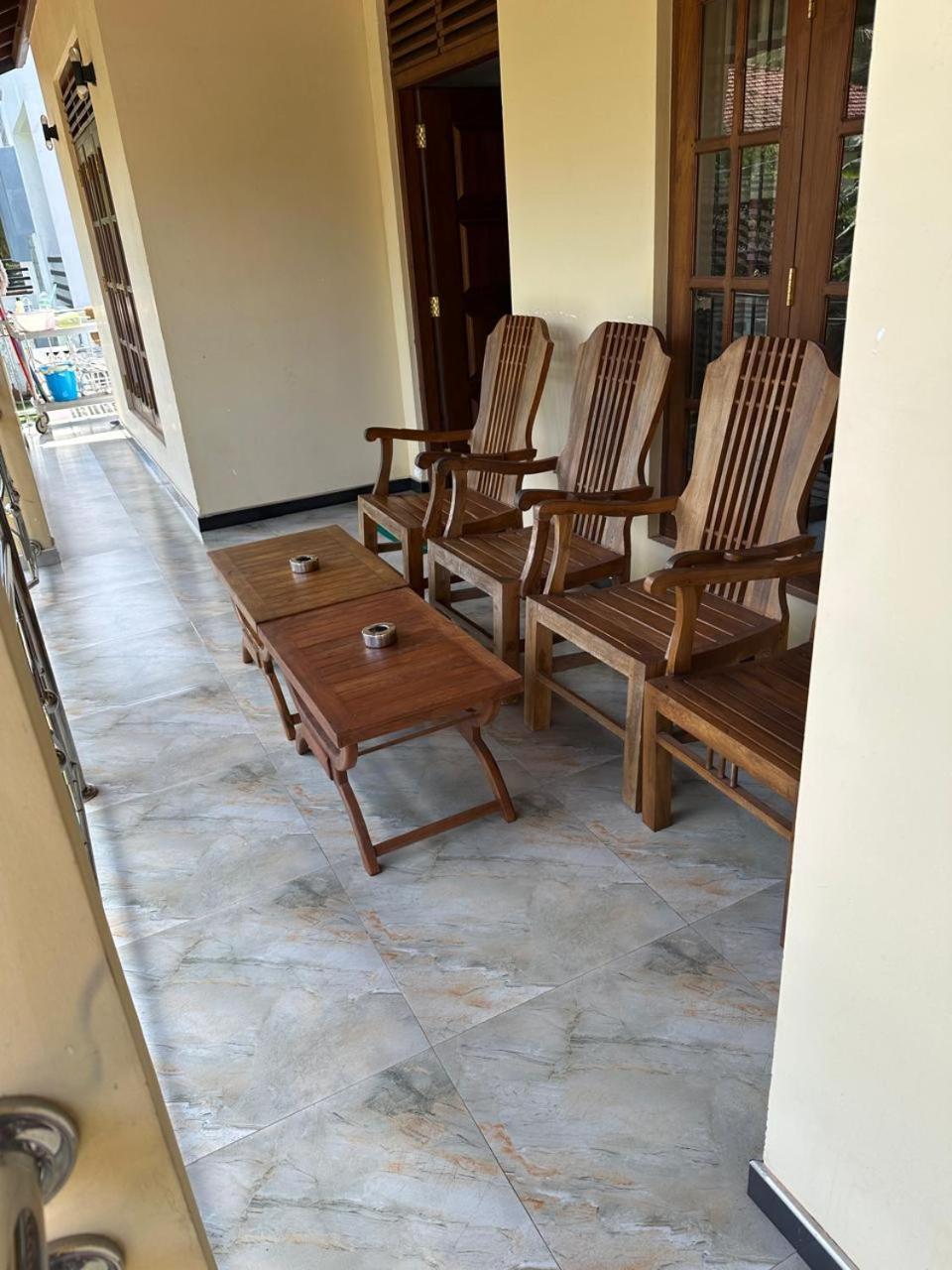 Lahiru Airport Villa Andiambalama Exterior photo