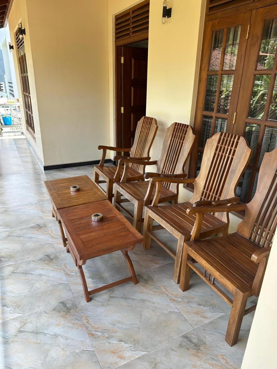 Lahiru Airport Villa Andiambalama Exterior photo