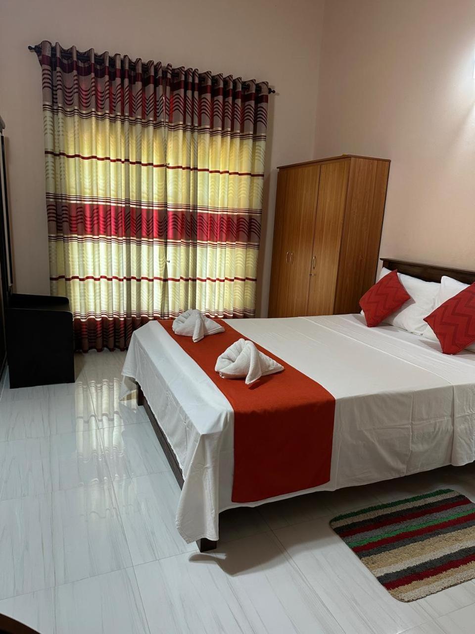 Lahiru Airport Villa Andiambalama Exterior photo