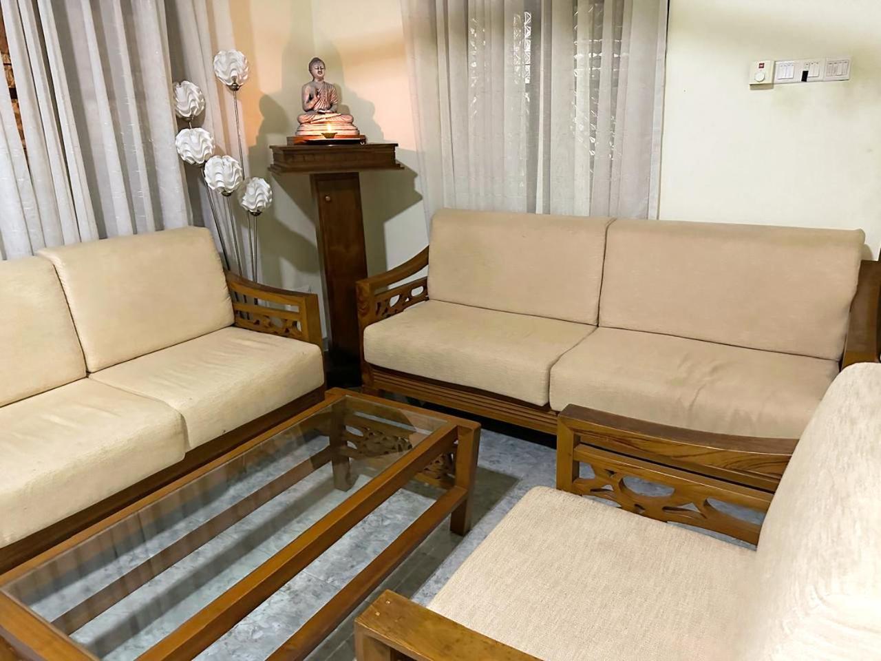 Lahiru Airport Villa Andiambalama Exterior photo