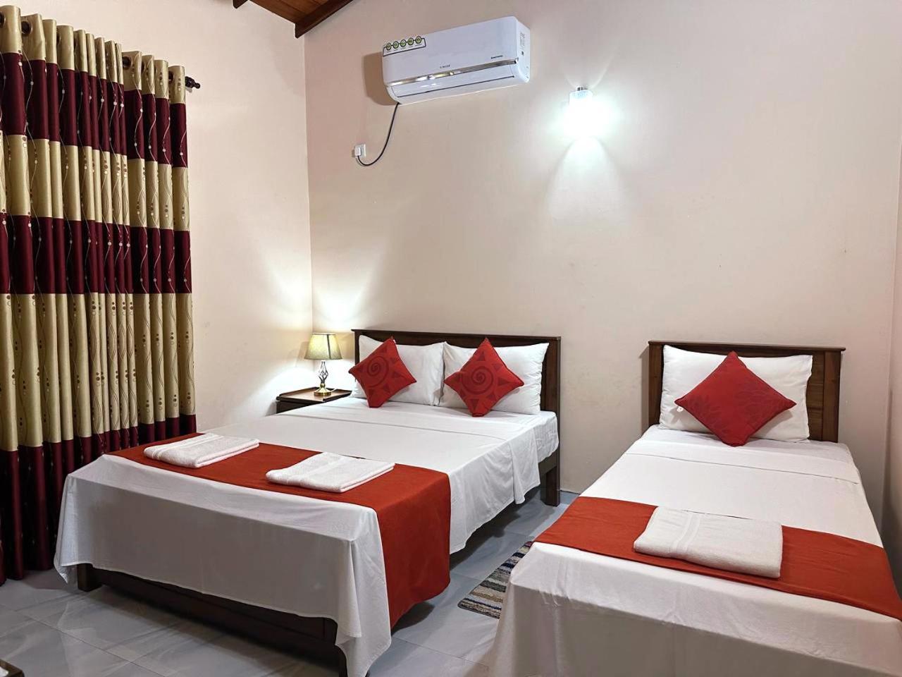 Lahiru Airport Villa Andiambalama Exterior photo