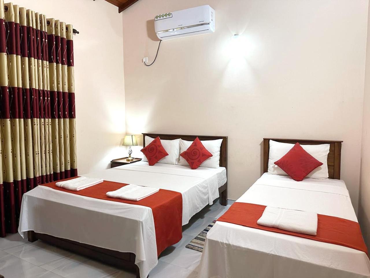 Lahiru Airport Villa Andiambalama Exterior photo